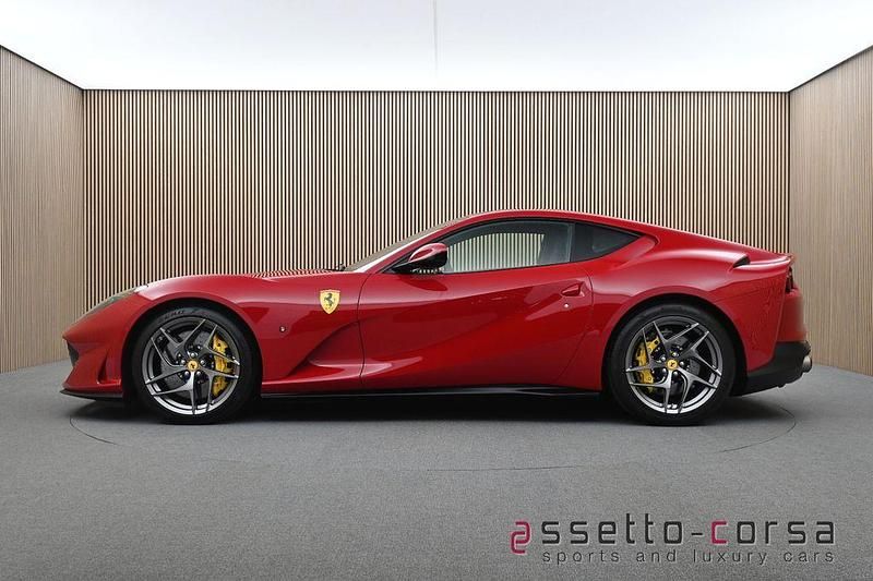 Gebraucht Ferrari 812 799 PS (587 kW) 2019 Rot
