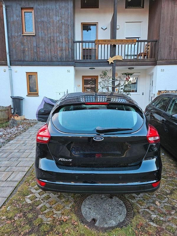 Gebraucht Ford Focus Trend 120 PS (88 kW) 2016 Schwarz Limousine