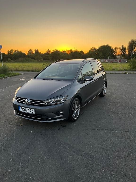 Grau Gebraucht 2017 VW Golf Sportsvan Sound Van / Kleinbus | 13.999 € (Fairer Preis) - Bild 1/4
