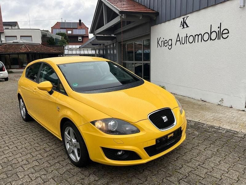 Gelb Gebraucht 2011 Seat Leon Sport Limousine | 5.990 € (Fairer Preis) - Bild 1/4