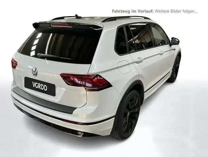 Gebraucht VW Tiguan Highline 239 PS (175 kW) 2020 Oryxwhite perlmutteffekt SUV