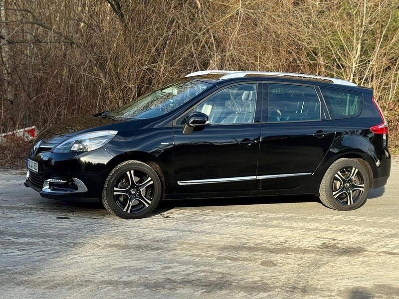 Schwarz Gebraucht 2015 Renault Grand Scénic III Bose Edition Van / Kleinbus | 9.999 € - Bild 1/4