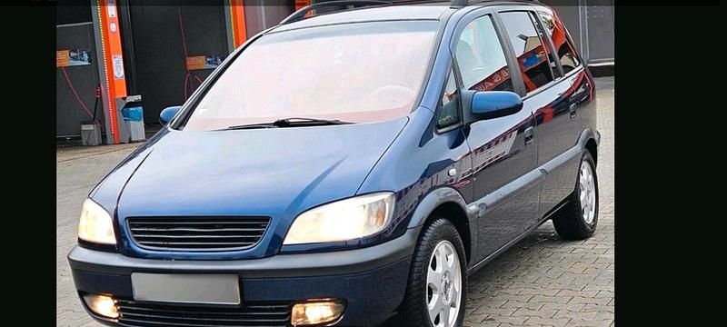 Blau Gebraucht 2001 Opel Zafira Kombi | 1.850 € (Etwas zu teuer) - Bild 1/4