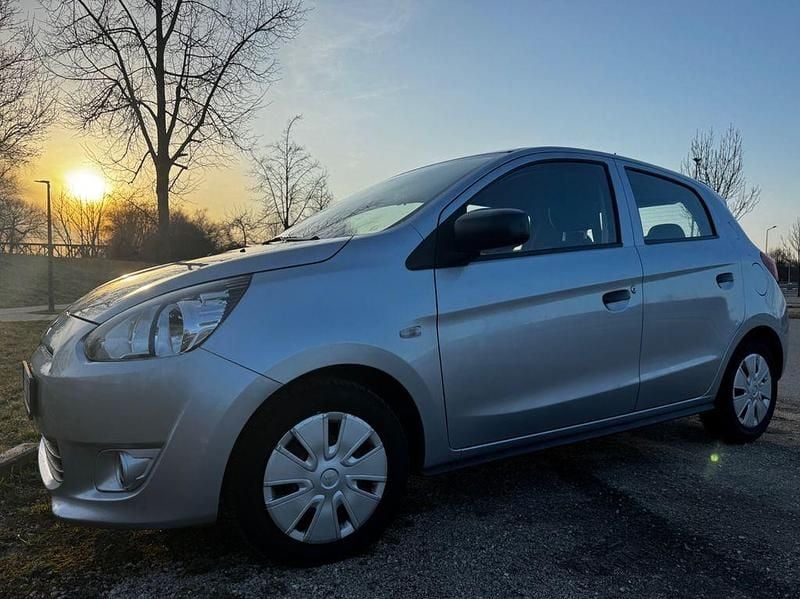 Gebraucht Mitsubishi Space Star 71 PS (52 kW) 2015 Silber Kleinwagen