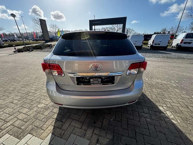 Gebraucht Toyota Avensis Edition 124 PS (91 kW) 2014 Silber Kombi