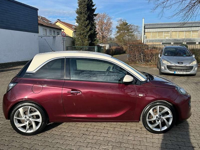 Gebraucht Opel Adam Glam 101 PS (74 kW) 2013 Samtrot (p2)/berry red (p2) Kleinwagen