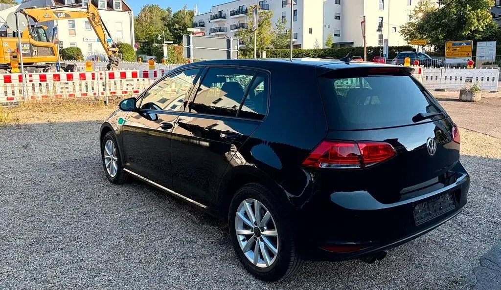 Gebraucht VW Golf VII LOUNGE 125 PS (91 kW) 2015 Schwarz Limousine