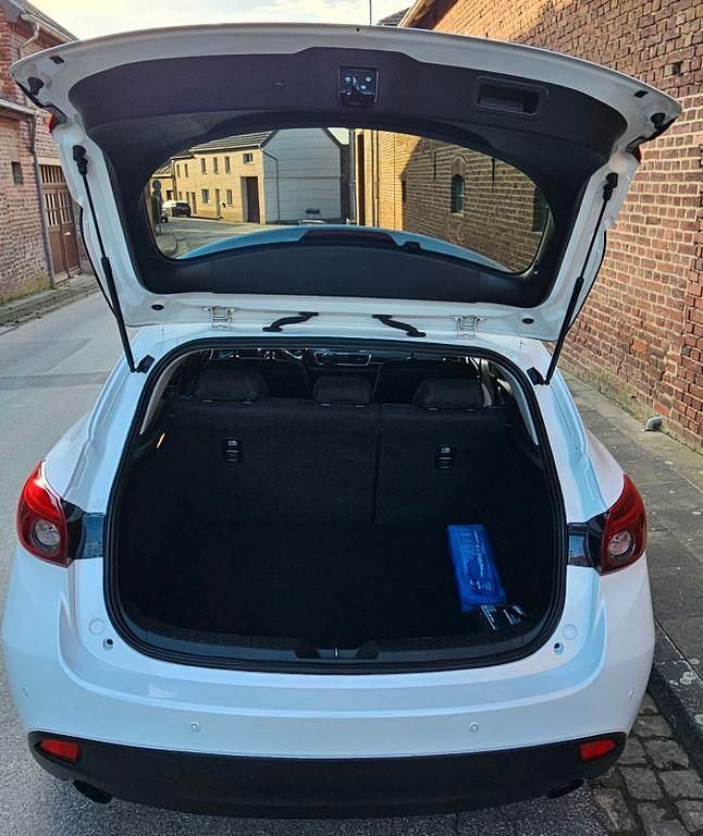 Gebraucht Mazda 3 Nakama 120 PS (88 kW) 2016 Weiß Limousine