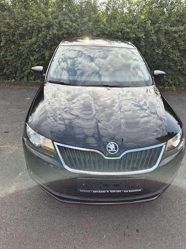 Second-hand Skoda Rapid Active 90 CP (66 kW) 2018 Negru Break