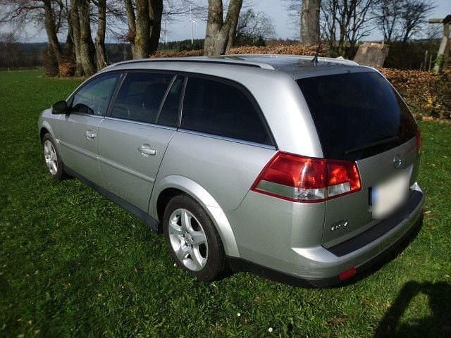 Second-hand Opel Vectra 140 CP (102 kW) 2007 Argintiu Break