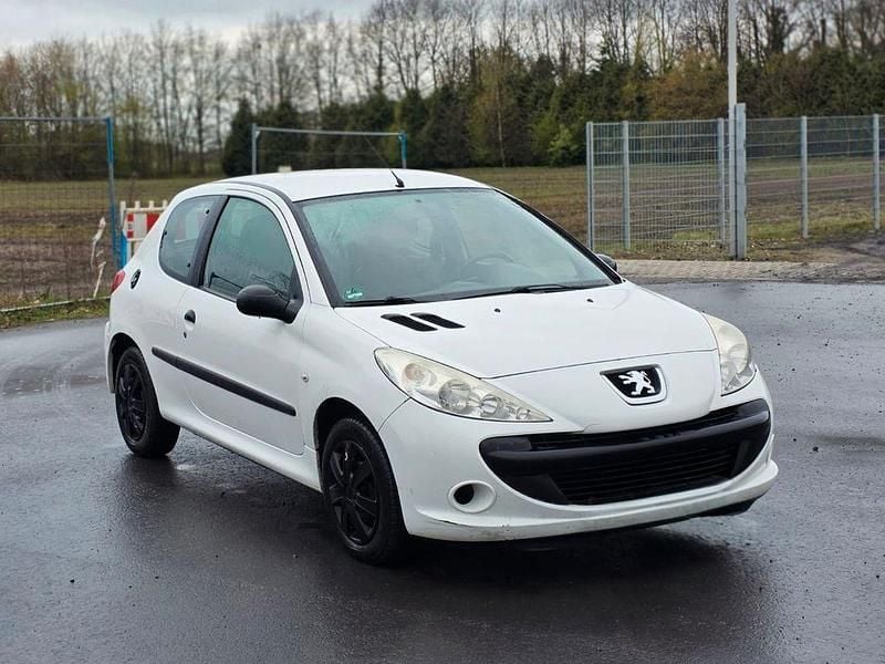 Gebraucht Peugeot 206 68 PS (50 kW) 2012 Weiß Limousine