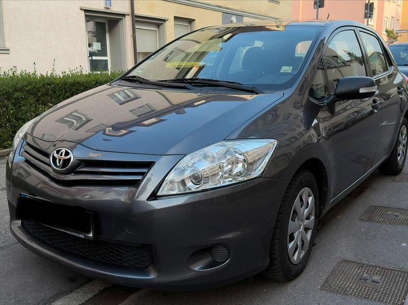Gebraucht Toyota Auris 100 PS (73 kW) 2011 Grau Kleinwagen