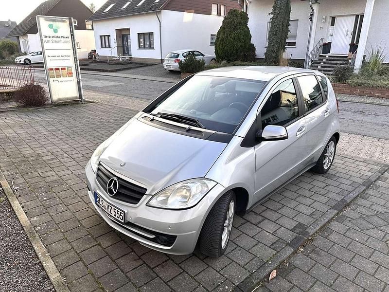 Silber Gebraucht 2010 Mercedes A160 Limousine | 3.490 € (Superpreis) - Bild 1/4