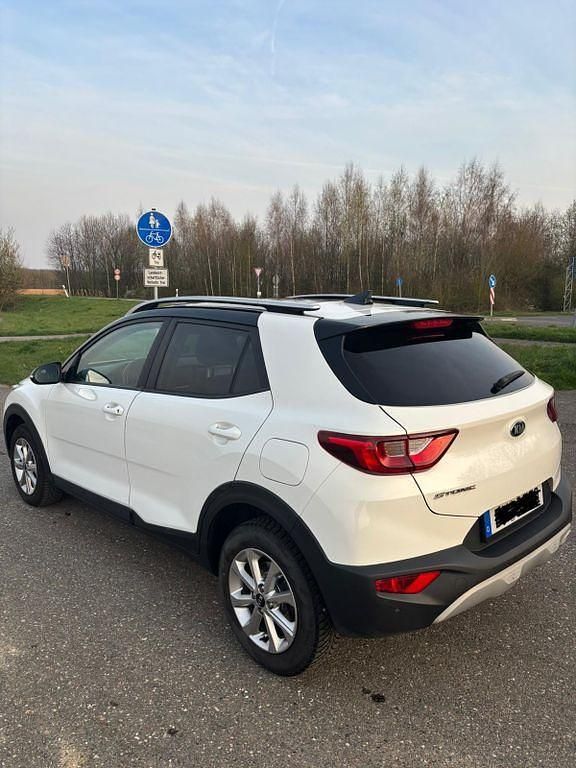 Gebraucht Kia Stonic Vision 84 PS (61 kW) 2019 Weiß SUV
