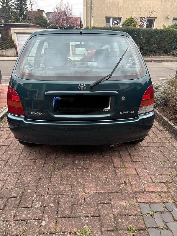 Gebraucht Toyota Starlet 75 PS (55 kW) 1998 Grün Kleinwagen