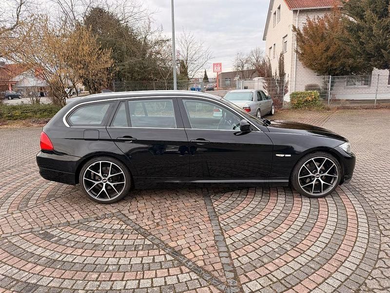 Gebraucht BMW 325 Sport Line 218 PS (160 kW) 2011 Schwarz Kombi