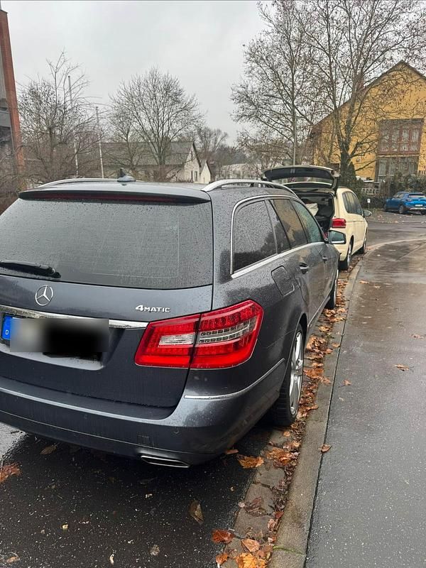 Gebraucht Mercedes E350 Avantgarde 265 PS (194 kW) 2010 Grau Kombi