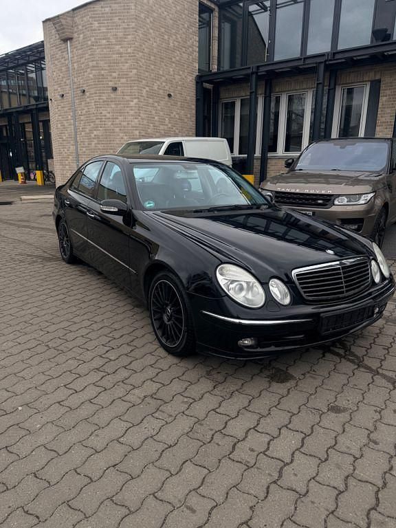 Gebraucht Mercedes E200 Avantgarde 163 PS (119 kW) 2006 Schwarz Limousine