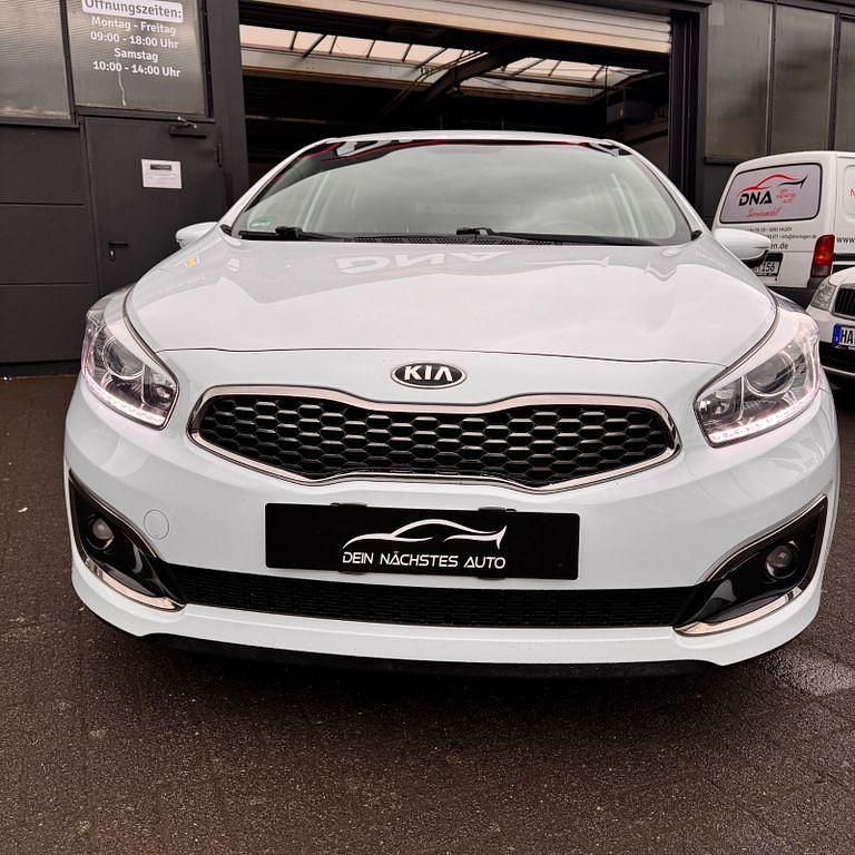 Gebraucht Kia Ceed 99 PS (72 kW) 2018 Weiß Kleinwagen