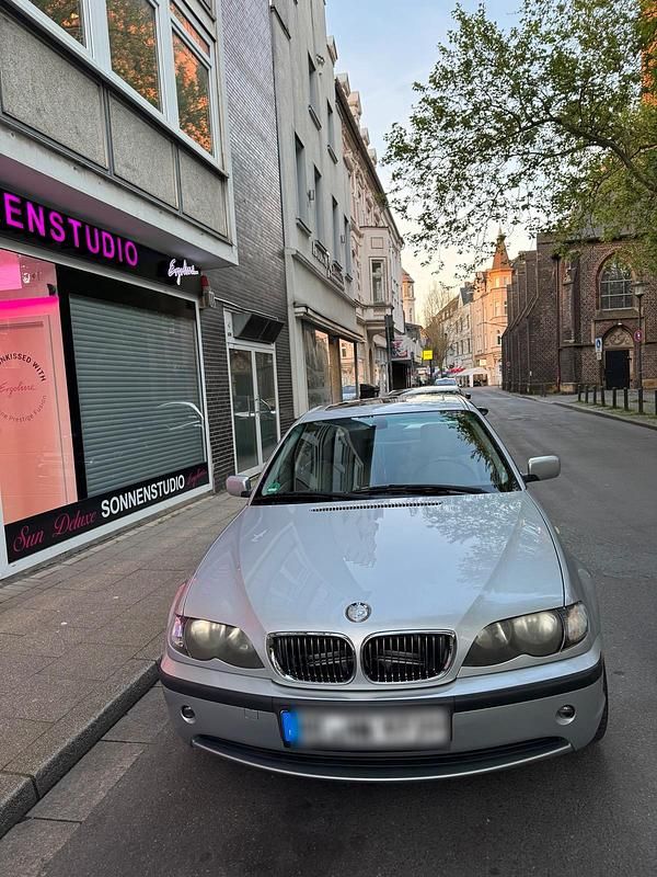 Silber Gebraucht 2001 BMW 316 Limousine | 1.900 € - Bild 1/4