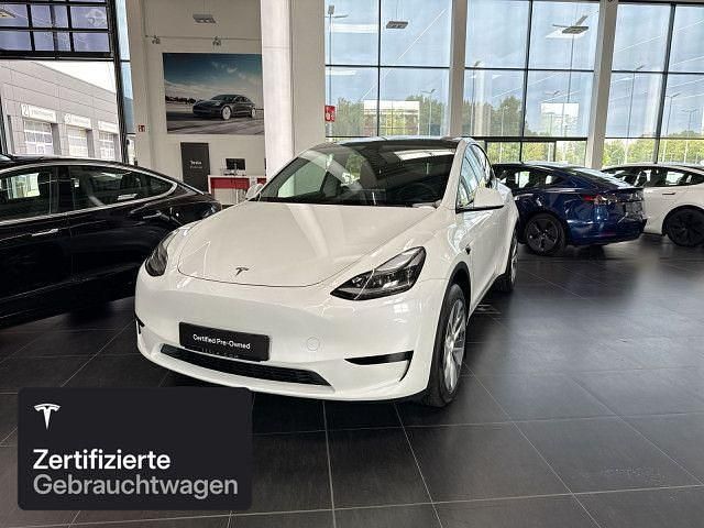 Weiß Gebraucht 2024 Tesla Model Y Long Range RWD SUV | 41.600 € (Etwas zu teuer) - Bild 1/4