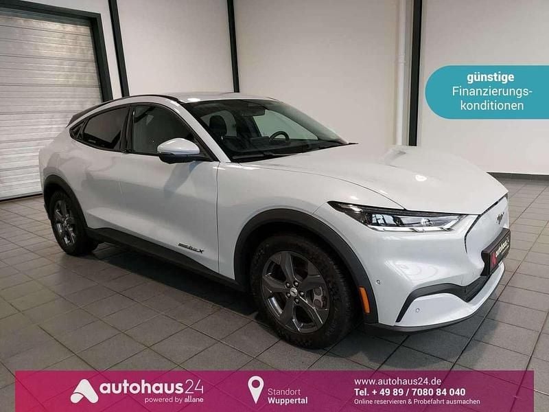 Weiß Gebraucht 2022 Ford Mustang Mach-E Extended Range SUV | 30.990 € (Superpreis) - Bild 1/4
