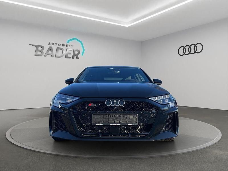 Neu Audi RS3 Sport 400 PS (294 kW) 2026 Schwarz Limousine