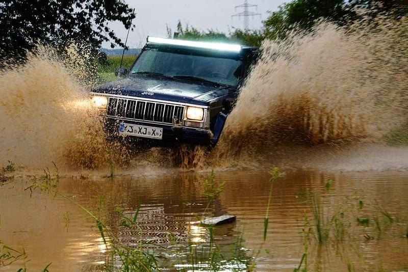 Gebraucht Jeep Cherokee Limited 184 PS (135 kW) 1995 Blau SUV
