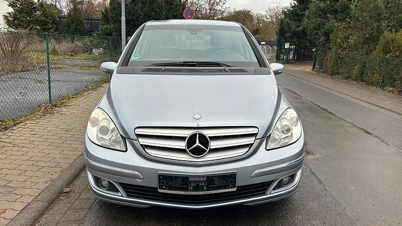 Gebraucht Mercedes B200 115 PS (84 kW) 2008 Silber Van / Kleinbus