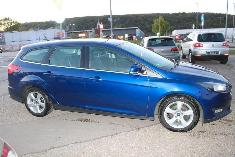 Gebraucht Ford Focus Titanium 125 PS (91 kW) 2015 Blau Limousine