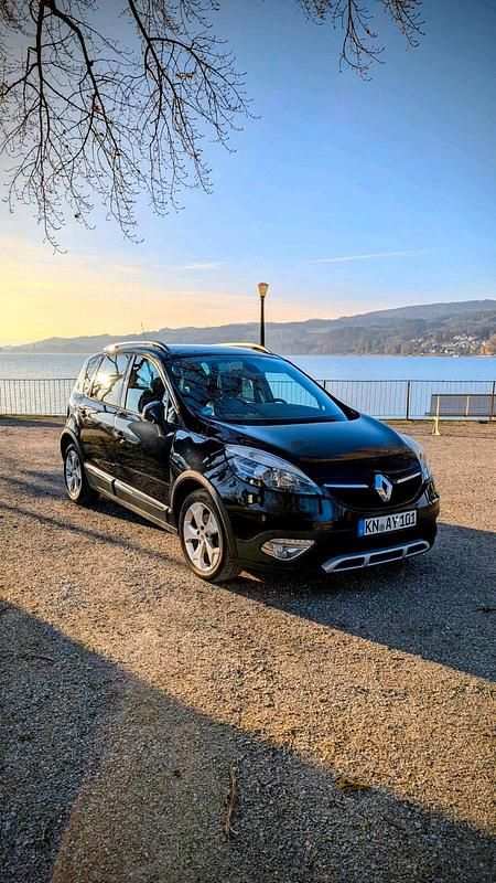 Schwarz Gebraucht 2014 Renault Scénic III Bose Edition Limousine | 6.250 € (Fairer Preis) - Bild 1/4