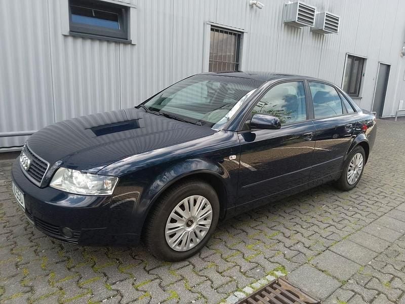 Blau Gebraucht 2004 Audi A4 Limousine | 4.950 € (Teuer) - Bild 1/4