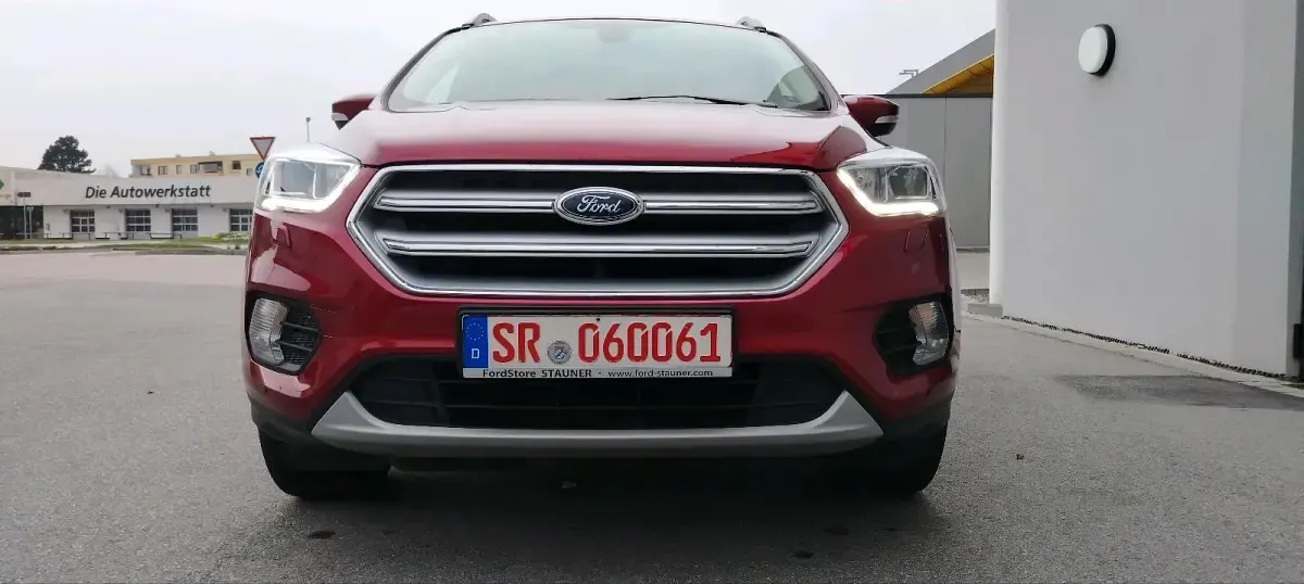 Gebraucht Ford Kuga Titanium 182 PS (133 kW) 2018 Rot SUV