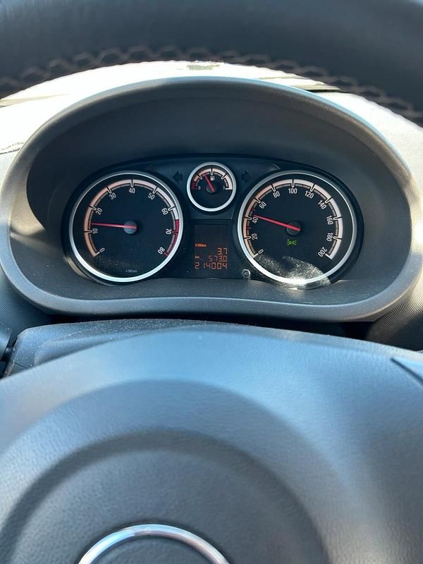 Gebraucht Opel Corsa 87 PS (63 kW) 2010 Rot Kleinwagen