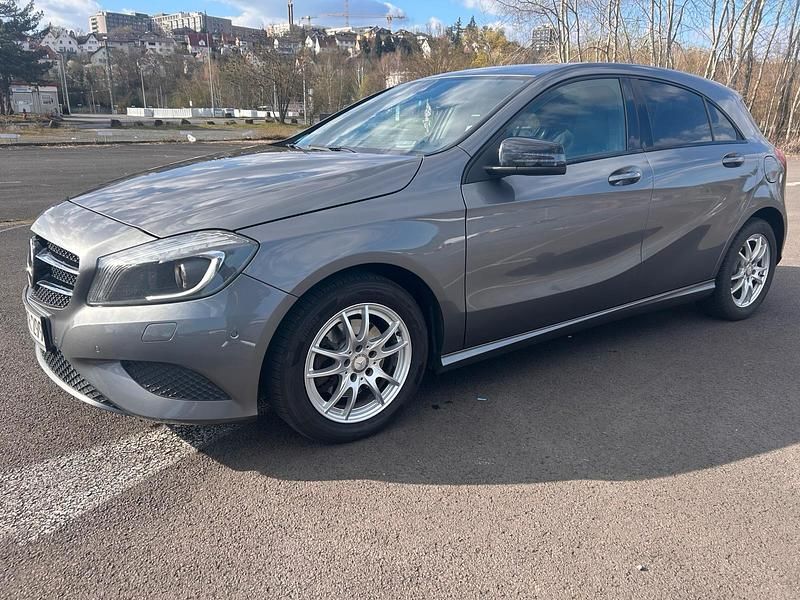 Gebraucht Mercedes A200 136 PS (100 kW) 2012 Grau Limousine