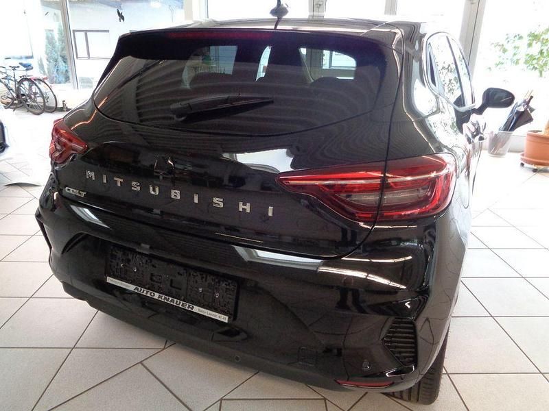 Neu Mitsubishi Colt Plus 91 PS (66 kW) 2025 Schwarz Limousine