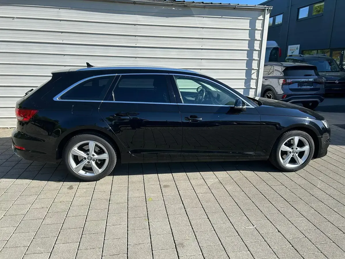 Gebraucht Audi A4 Comfort 190 PS (139 kW) 2019 Schwarz Kombi