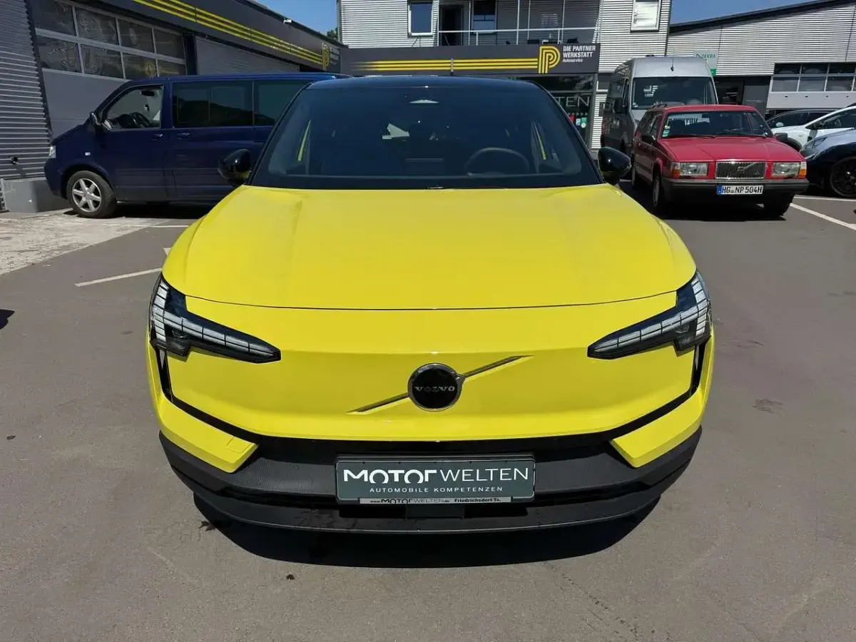 Gebraucht Volvo EX30 Plus 200 kW (272 PS) 2025 Moss yellow SUV