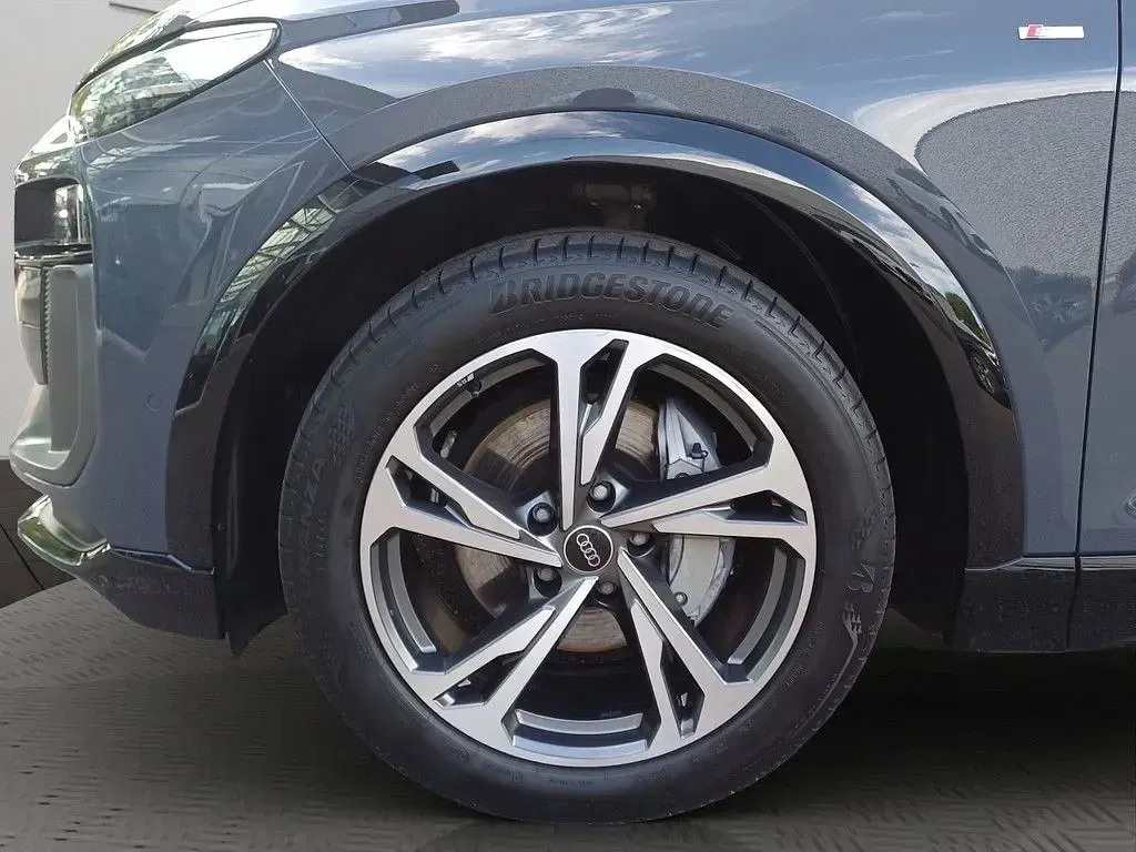 Gebraucht Audi Q6 e-tron S-Line 284 kW (387 PS) 2025 Grau SUV