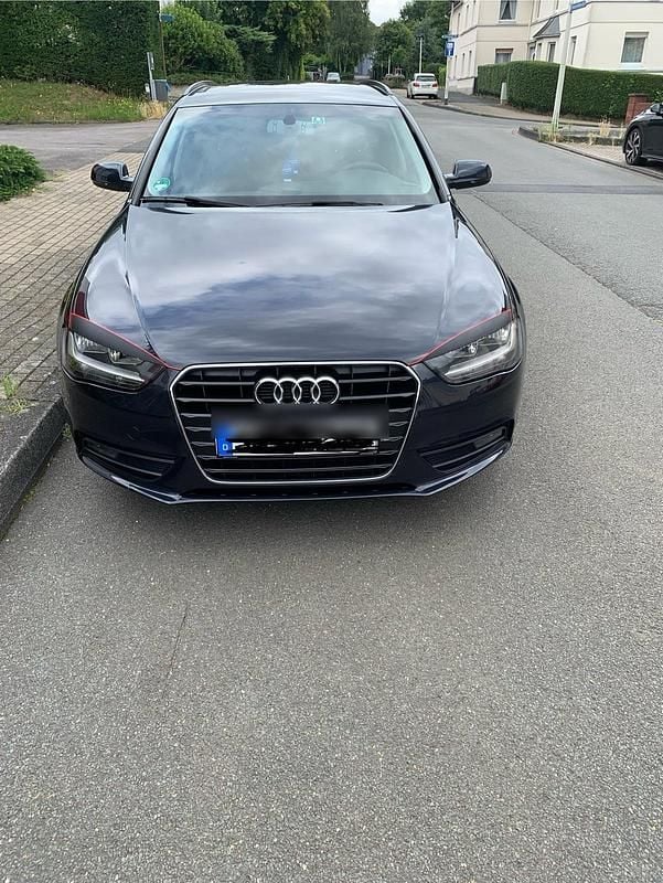 Blau Gebraucht 2013 Audi A4 Kombi | 6.500 € (Guter Preis) - Bild 1/4