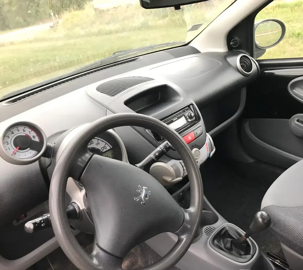 Gebraucht Peugeot 107 50 PS (36 kW) 2008 Schwarz Kleinwagen