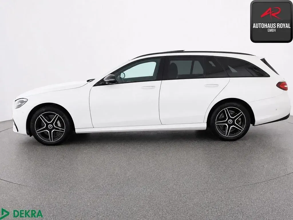 Gebraucht Mercedes E300 AMG 306 PS (225 kW) 2022 Polarweiss Kombi