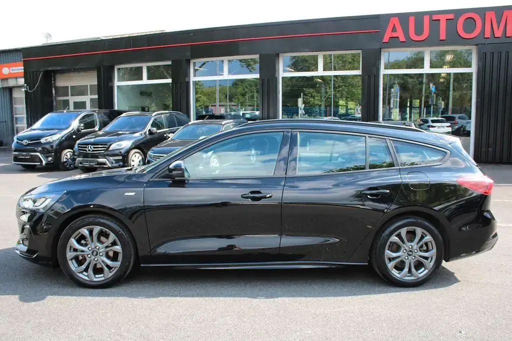 Gebraucht Ford Focus ST-Line 125 PS (91 kW) 2023 Schwarz Limousine