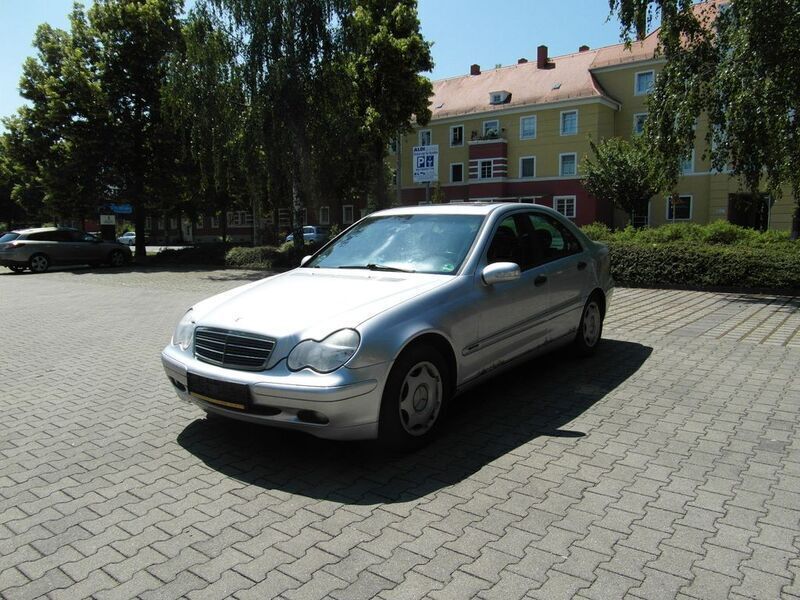 Silber Gebraucht 2001 Mercedes C220 Limousine | 1.200 € (Teuer) - Bild 1/4