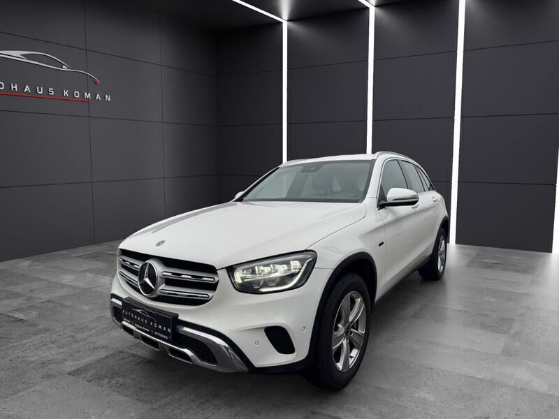 Weiß Gebraucht 2021 Mercedes GLC300e SUV | 28.480 € (Guter Preis) - Bild 1/4