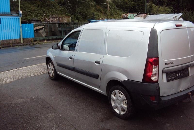 Silber Gebraucht 2009 Dacia Logan Limousine | 2.500 € - Bild 1/4