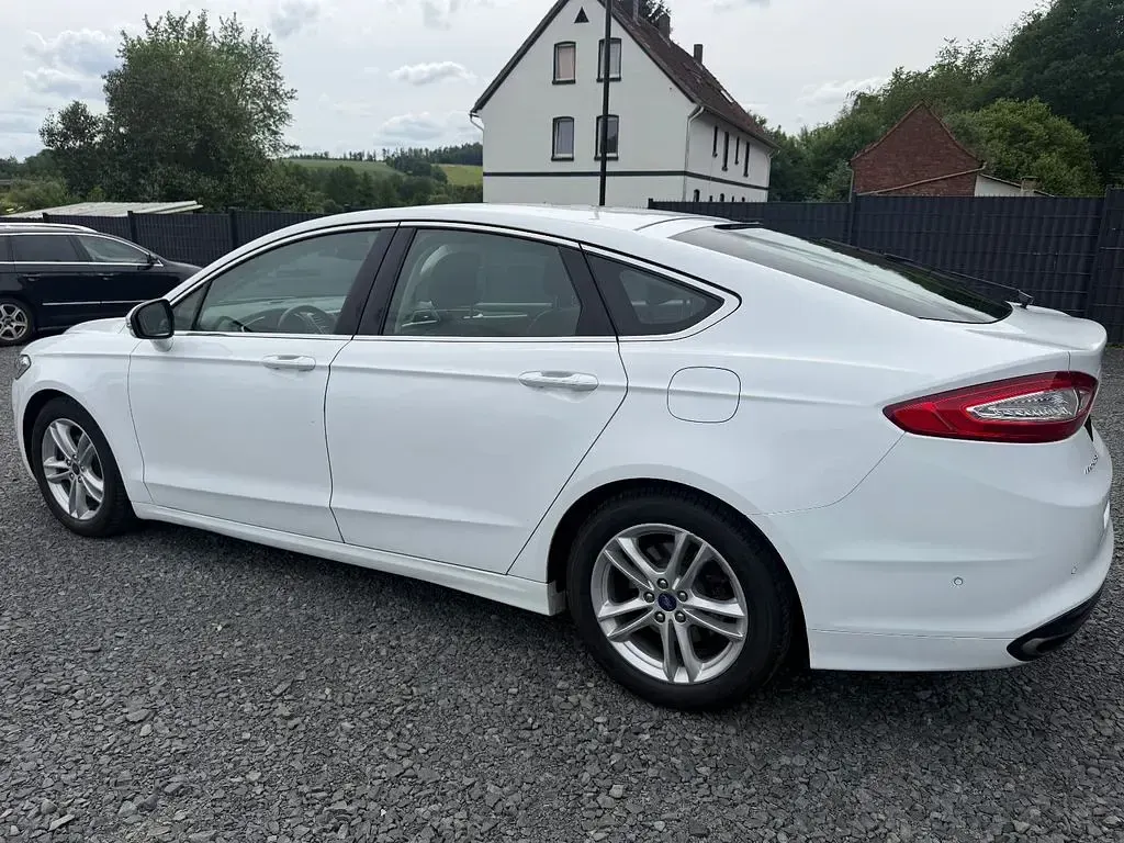 Gebraucht Ford Mondeo Titanium 203 PS (149 kW) 2016 Weiß Limousine