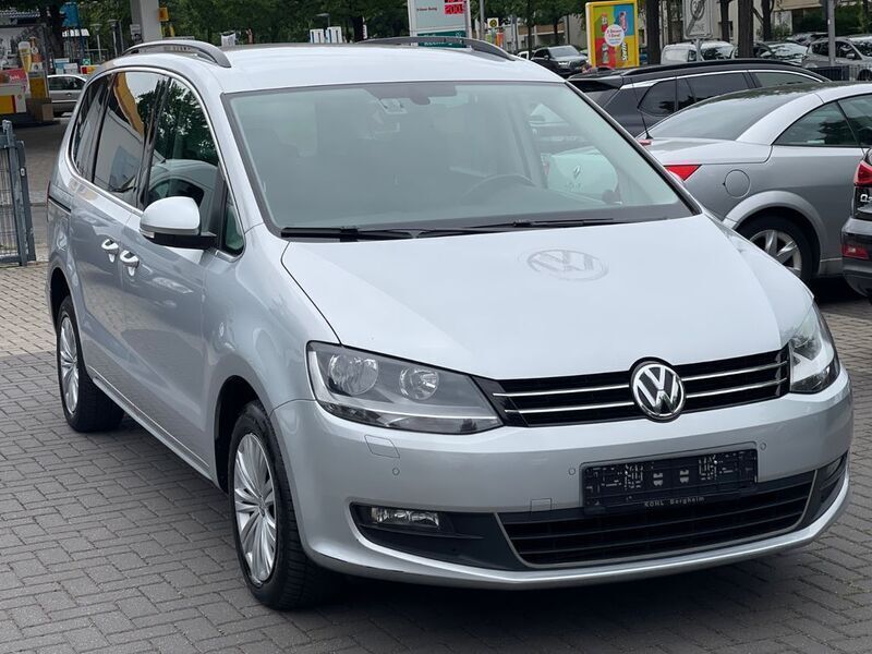 Silber Gebraucht 2016 VW Sharan Comfortline Van / Kleinbus | 11.600 € (Superpreis) - Bild 1/4