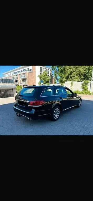 Gebraucht Mercedes E200 Elegance 136 PS (100 kW) 2014 Schwarz Limousine
