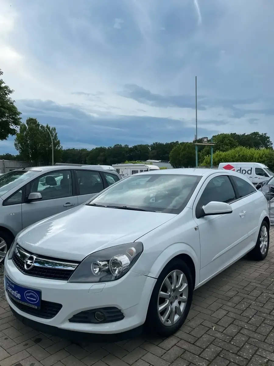Gebraucht Opel Astra GTC 90 PS (66 kW) 2008 Weiß Coupé